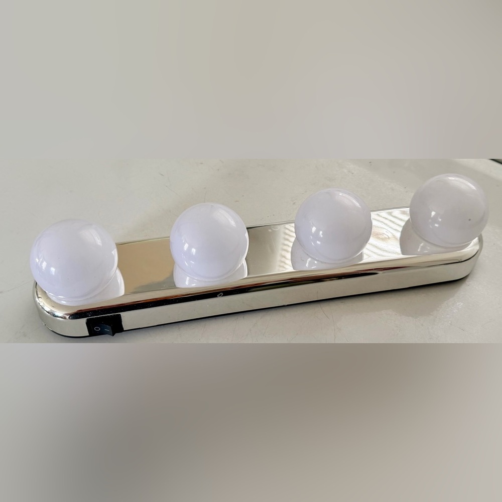 Vanity light